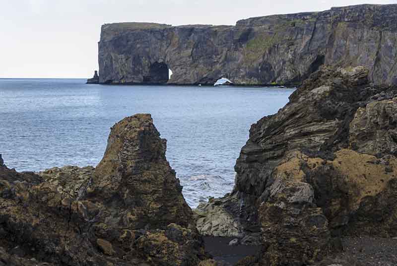 Islandia 129 - reserva natural de Dyrholaey - acantilados de Dyrholaey.jpg